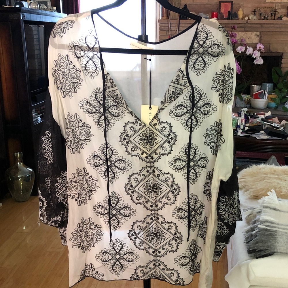 Johnny Was  (4 Love and Liberty) White and Black Embroidered V-Neck Blouse